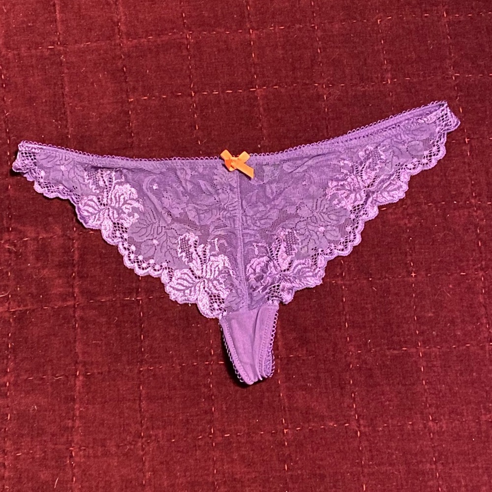 Elle McPherson Intimates Lace Thong NWOT